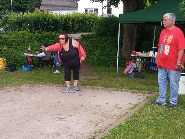 Gut gezielt ist halb .... | Foto: OKE