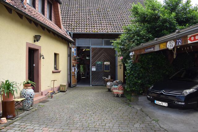 Hinter dieser Türen beginnt die Reise in die Welt der 50er | Foto: Bender