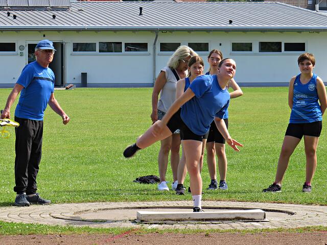 Und weg mit der Kugel | Foto: Brigitte Melder