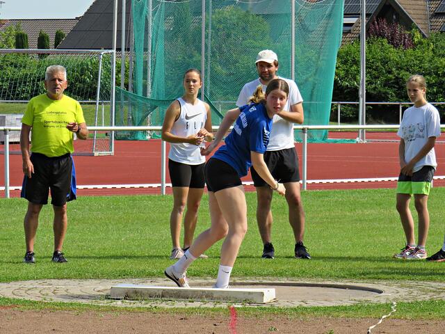 Selina Reiser mit drei Kugelstößen über 10 m | Foto: Brigitte Melder