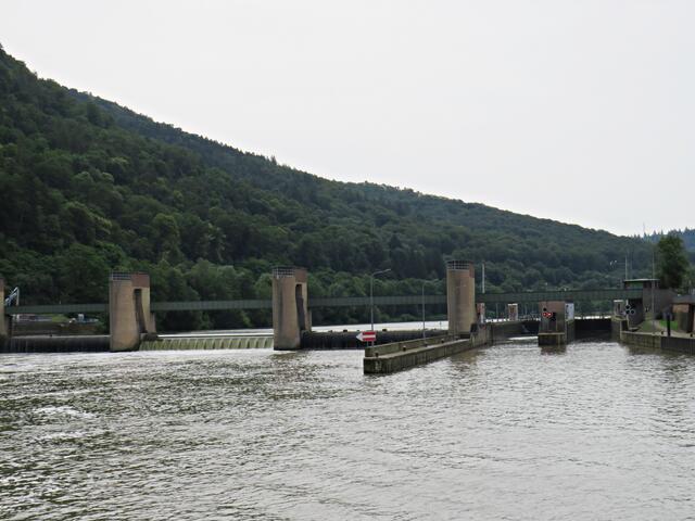 Durch diese Schleuse mussten wir | Foto: Brigitte Melder