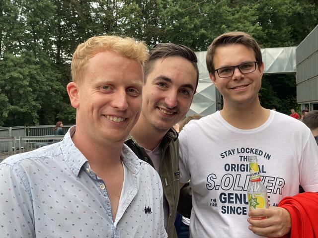 Bis spät in die Nacht haben ehemalige Schüler und Lehrer am Reichswald-Gymnasium in Erinnerungen geschwelgt und sich erzählt, was zwischenzeitlich in ihrem Leben so passiert ist | Foto: Reichswald-Gymnasium