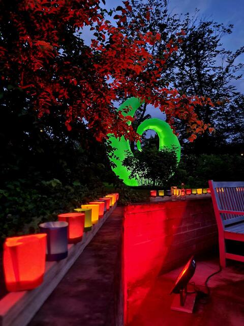 Fest der 1000 Lichter im Rosengarten Zweibrücken mit Brass Machine  | Foto: Barbara Vollmer