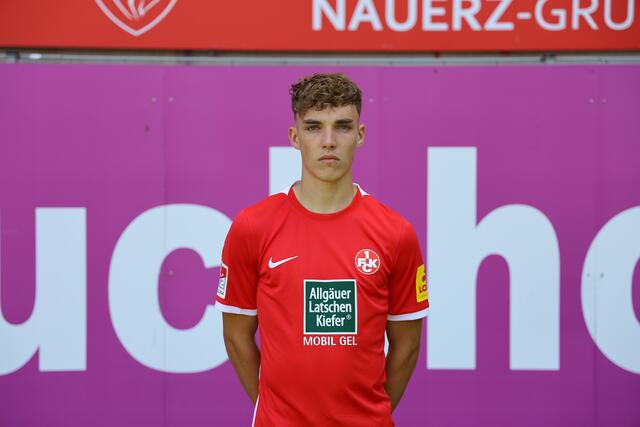 Neal Gibs unterschrieb 2021 seinen Profivertrag, lief aber nur fünf Mal im roten Trikot für die Profis des FCK in Liga 3 auf | Foto: Ralf Vester