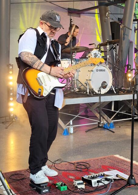 Fest der 1000 Lichter im Rosengarten Zweibrücken mit Brass Machine  | Foto: Barbara Vollmer