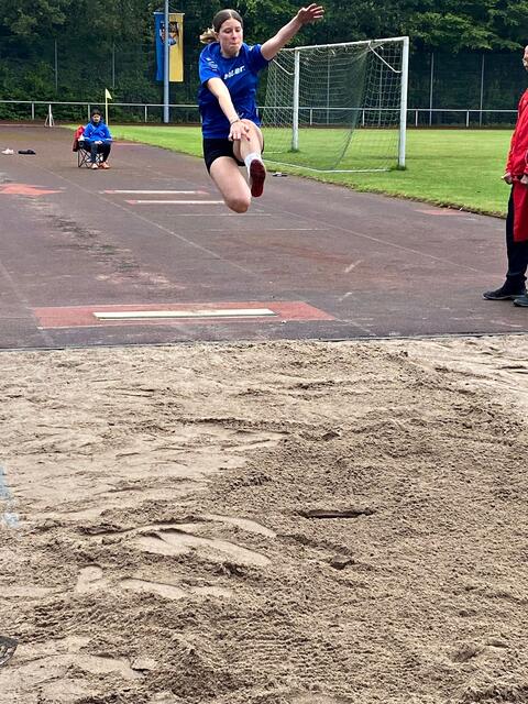 Selina beim Weitsprung | Foto: TSV Iggelheim