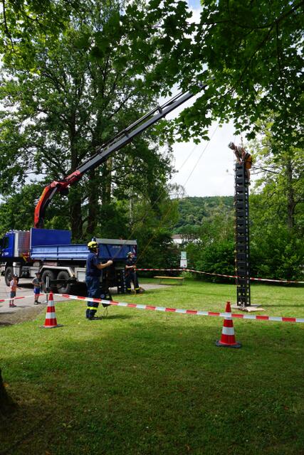 Kistenklettern THW: Das Kistenklettern des THW fand in unmittelbarer Nähe zur Hauptbühne statt, Interessierte konnten sich in die Höhe wagen | Foto: Pfalzklinkum