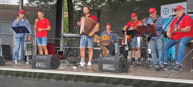 Die_Schoppis: Die Schoppis sorgten für gute Stimmung am Fest.
2024-06-23_Fest_der_Vielfalt_Feuerwehr: Die Werkfeuerwehr des Pfalzklinikums zeigte sich ebenfalls mit Fahrzeugen und einer Löschaktion für kleine Interessierte | Foto: Pfalzklinikum 