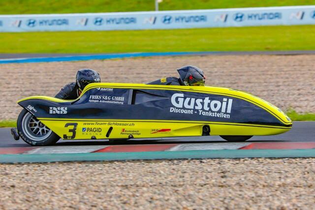 Markus Schlosser und Luca Schmidt gewannen beide Seitenwagen-WM Rennen in Most  | Foto: Marcel Uhlmann