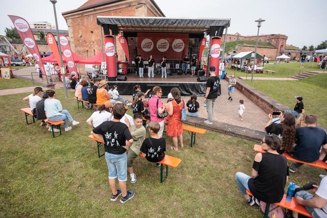 17. Internationales Kinderfest in Germersheim - Unterhaltung auf der Bühne | Foto: Paul Needham