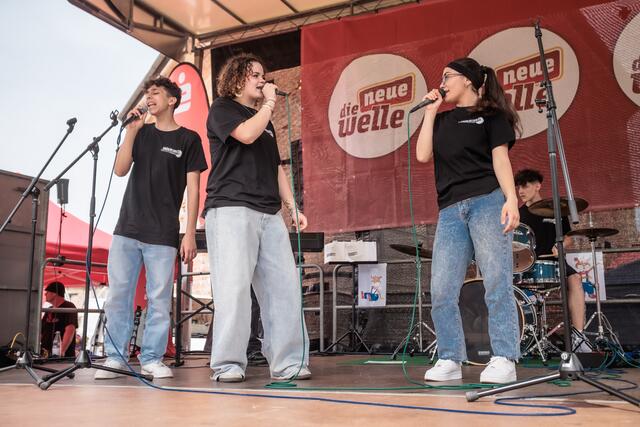 17. Internationales Kinderfest in Germersheim - Unterhaltung auf der Bühne | Foto: Paul Needham