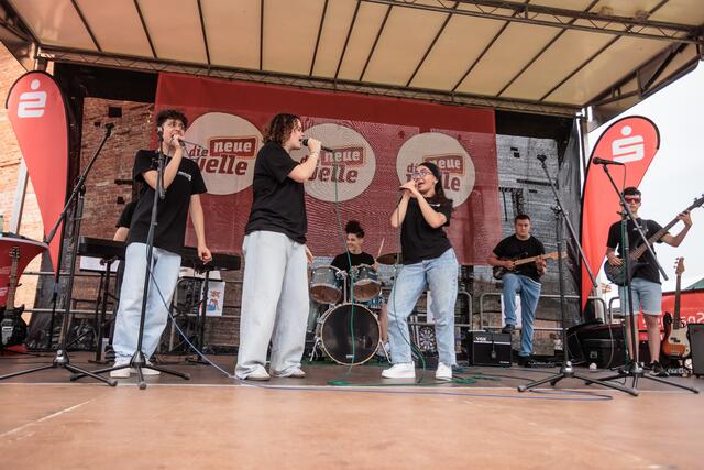 17. Internationales Kinderfest in Germersheim - Unterhaltung auf der Bühne | Foto: Paul Needham