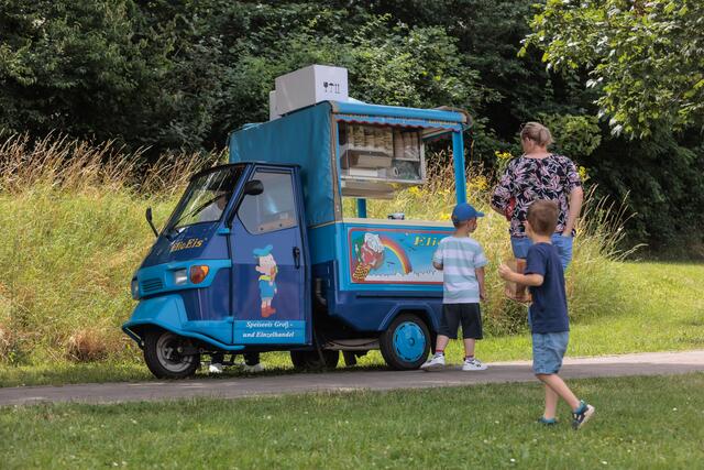17. Internationales Kinderfest in Germersheim - bei der Hitze ein Eis | Foto: Paul Needham