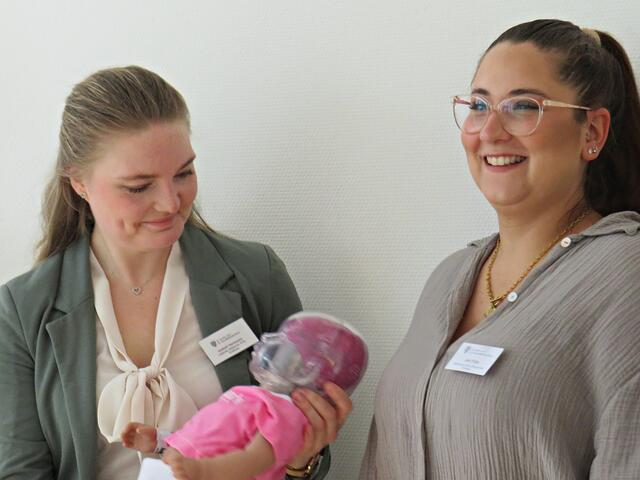 Jeder darf sie mal halten | Foto: Brigitte Melder