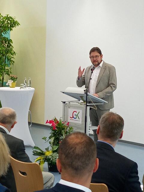 Schulleiter Marco Schneider bei seiner Begrüßungsrede | Foto: Anja Stemler