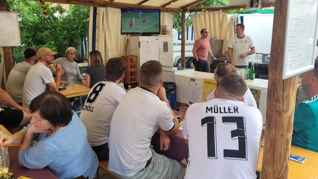 Gebannt verfolgten dir Festgestellt das Geschehen auf der Leinwand. | Foto: Ulrike Ipach und Markus Pacher