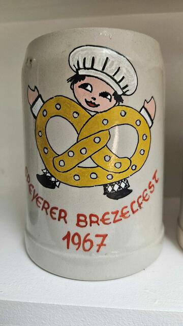 Bierkrug mit Brezelfest-Motiv von 1967 | Foto: Hansjörg Heß