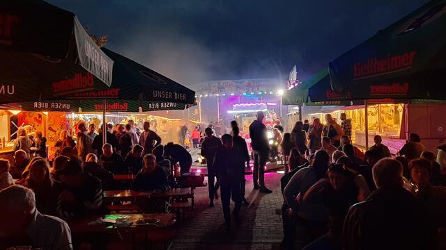 Festbetrieb auf dem Kerweplatz | Foto: Ortsgemeinde Westheim