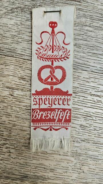 Mit Stickerei | Foto: Hansjörg Heß