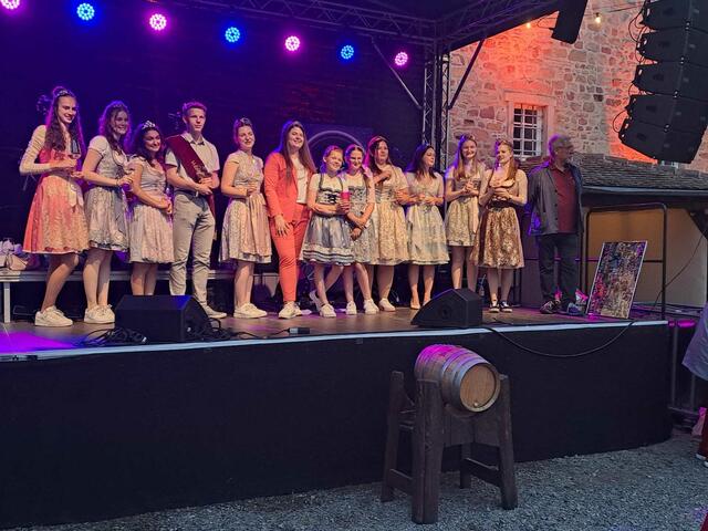 Zahlreiche Weinhoheiten aus den Nachbardörfern gaben sich beim Eselshautfest die Ehre. | Foto: Ulrike Ipach und Markus Pacher