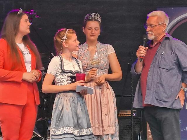 Beim Eselshautfest wurde die neue Traubensaftprinzessin in ihr Amt eingeführt. | Foto: Ulrike Ipach und Markus Pacher