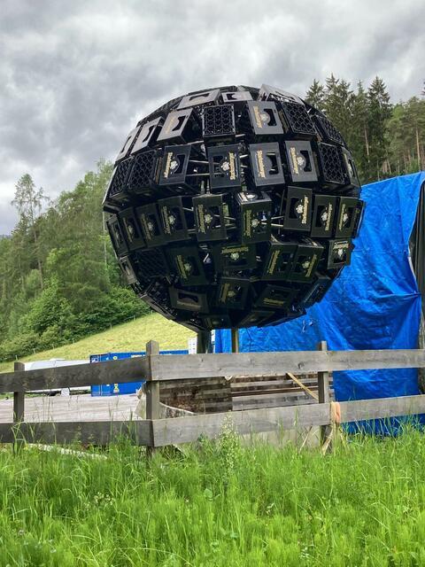 Globus aus Bierkästen | Foto: Ich