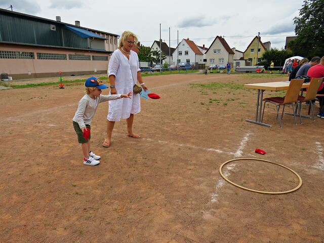 Aus ihm wird mal ein Ballsportler :-)  | Foto: Brigitte Melder
