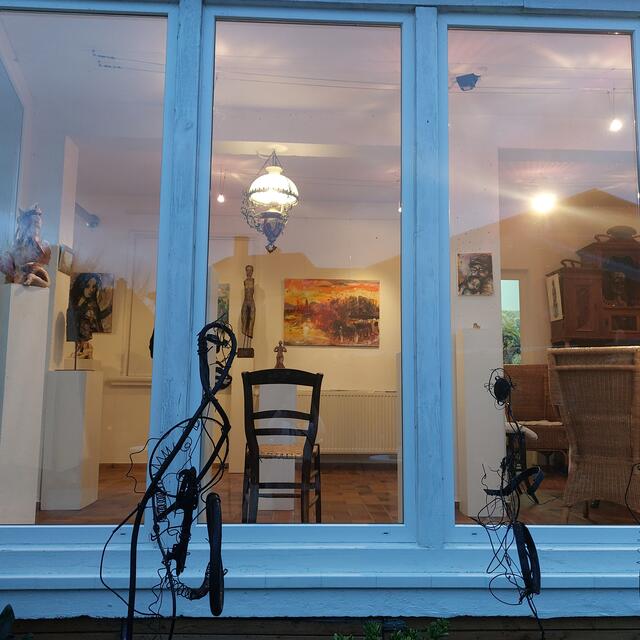Auch im Haus alles voll mit Kunstobjekten | Foto: Brigitte Melder