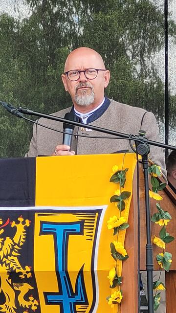 Die letzte Rede von Claus Schick als Ortsvorsteher von Lachen-Speyerdorf  | Foto: Markus Pacher