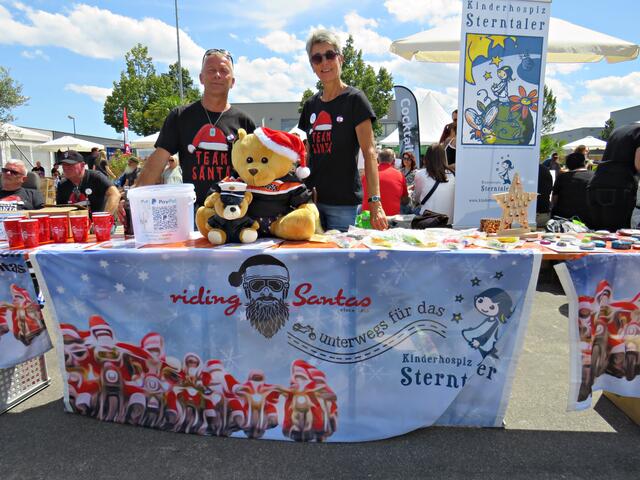 Am Stand der "Riding Santas" | Foto: Brigitte Melder