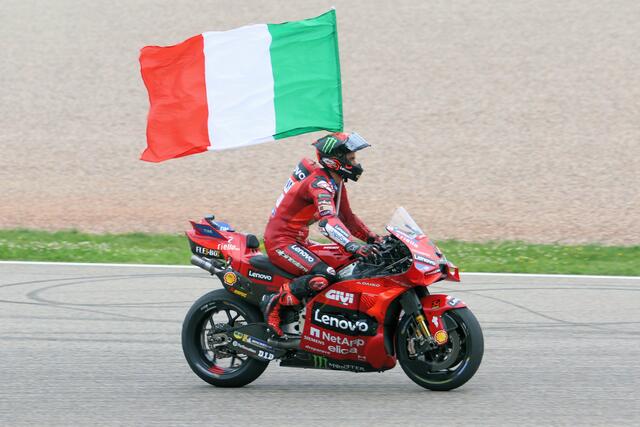 Weltmeister Francesco Bagnaia auf der Werks-Ducati | Foto: Thomas Haas