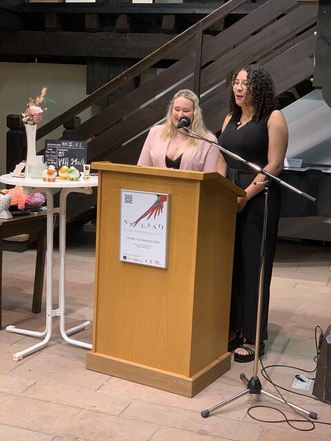 Die beiden Klassensprecherinnen Anna-Maria Herfurt und Kasandra Baumgärtner v.l.n.r. | Foto: Peter Krietemeyer