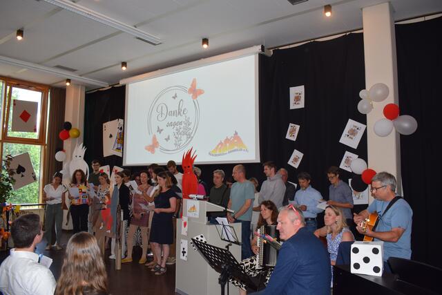 Ein Ständchen vom Kollegium | Foto: B. Bender