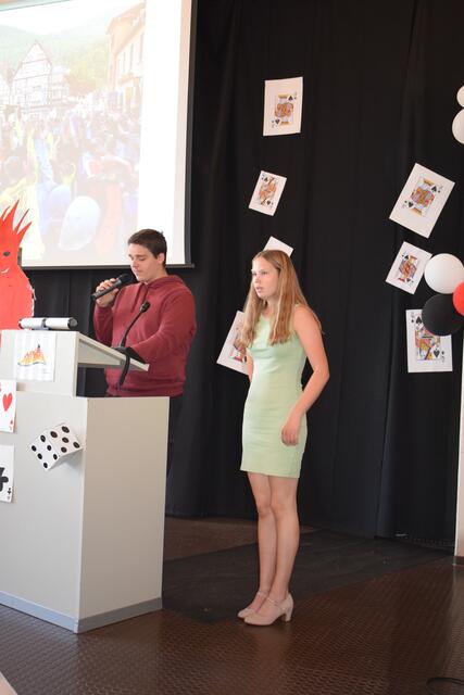 Stefano Fischer und Vanessa Dietrich von der Schülervertretung | Foto: B. Bender