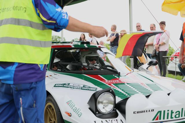 Start zu einer Wertungsprüfung von Claus Aulenbacher / Sabine Aulenbacher auf Lancia Stratos | Foto: moto - foto ( Reuschel )
