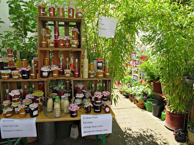 Selbstgemachte Liköre und Marmeladen | Foto: Brigitte Melder