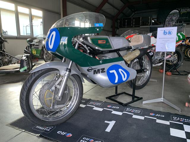 MZ 350 ccm Rennmaschine

 | Foto: Michael Sonnick