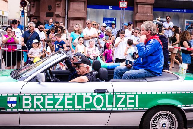 Vorsicht - Brezelpolizei im Anmarsch | Foto: Cornelia Bauer