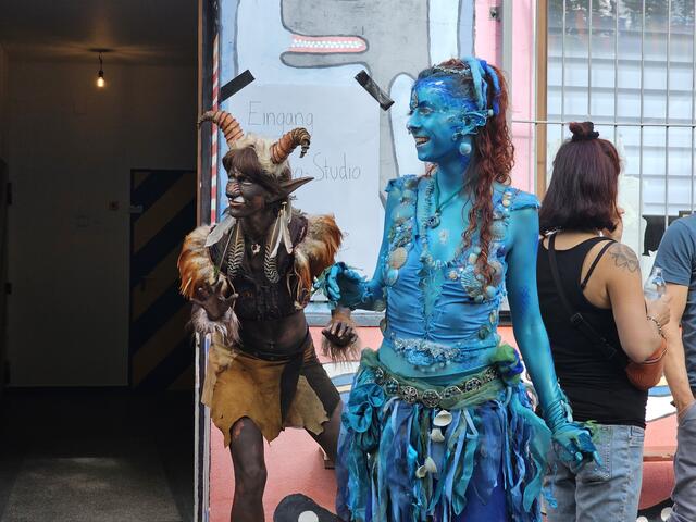 Zauberhafte Wesen auf dem Soku Kultur-Areal | Foto: Eva Bender