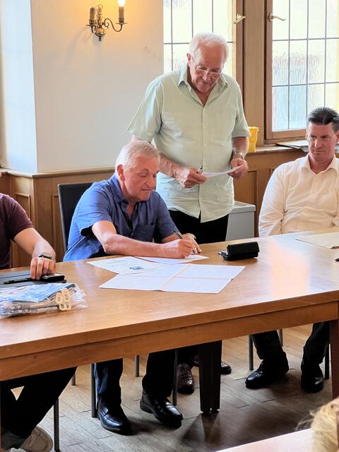 Ernennung Stadtbeig. Klaus Voegtle durch Stadt-OB Ralf Beisiegel  | Foto: Arno Mohr  