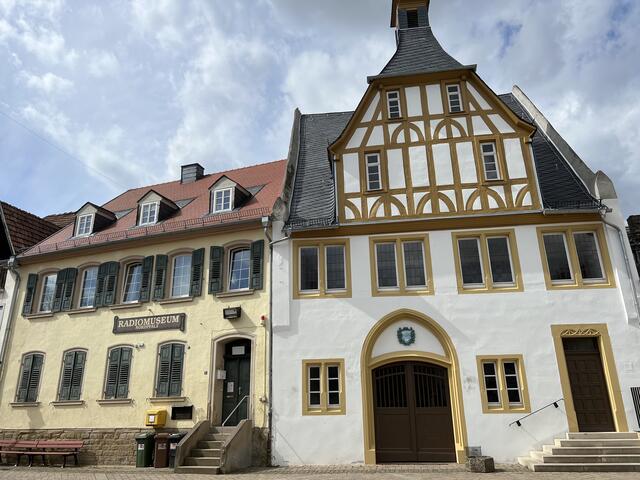 Rathaus Obermoschel mit Radiomuseum, Tagungsort des Stadtrates  | Foto: Arno Mohr  