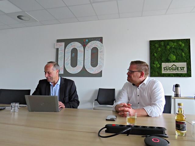 Im klimatisierten Sitzungszimmer | Foto: Brigitte Melder