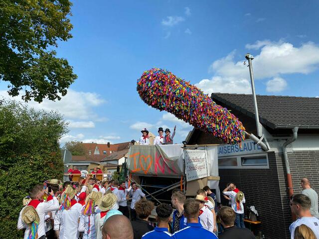 Selbst 2020 und 2021 gab es dank guter Organisation der örtlichen Straußjugend einen kleinen Strauß und eine Kerwerede. | Foto: KKJ Siegelbach