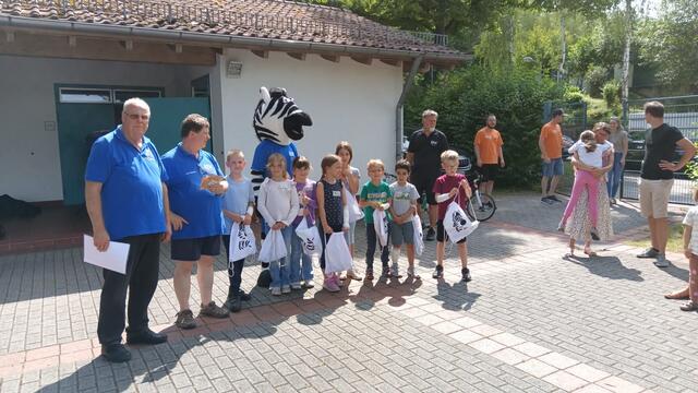 Siegerehrung mit Zebra SAM | Foto: Willi Weigel