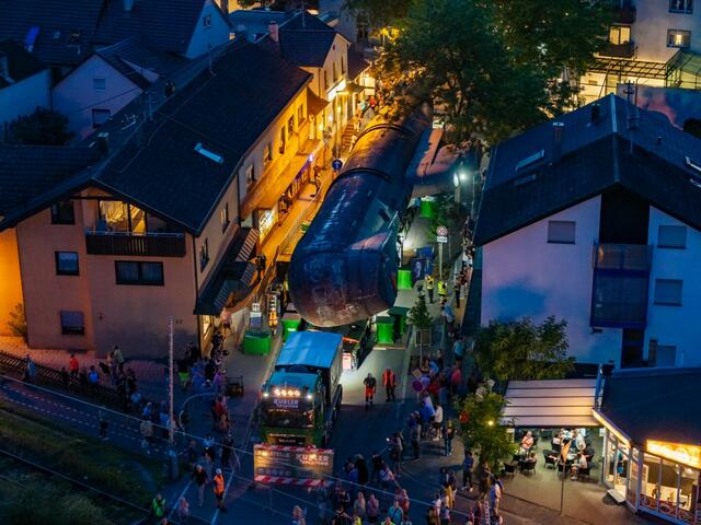 Kurz nach Mitternacht setzte sich der Tieflader in Bewegung | Foto: TMSNHSP