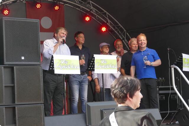 Grußworte sprachen Jürgen Conrad, Robert Selesi, Giuseppe di Fede, Jochen Hartloff, Christian Buch und Martin Heß (v.l.n.r.)  | Foto: Horst Cloß