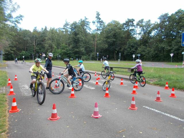 Aufpassen und Abstand halten | Foto: Andrea Flaig