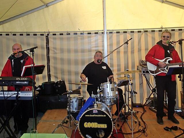 Zum Ausklang der Gäsbock-Kerwe spielt die Band „Good Times“ auf. | Foto: red