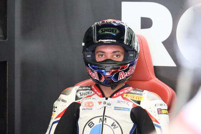 So sehen Sieger aus - Toprak Razgatlioglu in der Box | Foto: moto-foto Reuschel