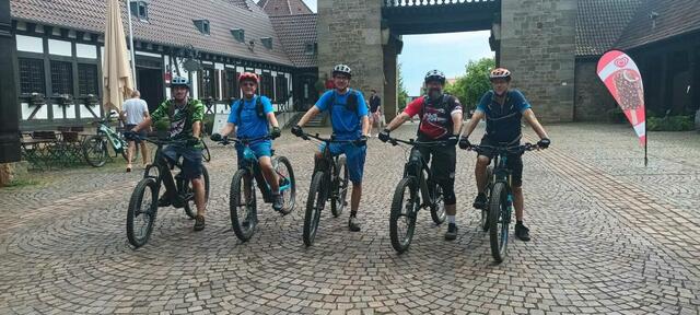 Nach der Tour am Weintor | Foto: Irgendjemanden, den wir gefragt haben